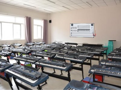 數(shù)字化音樂室：低配5萬元左右，中配8萬元左右，高配12萬元左右，詳情請咨詢：13705898592