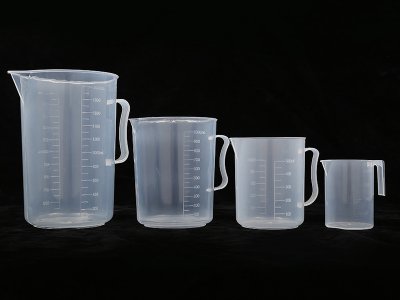 廠家直供塑料量杯實用級PP材質(zhì)量杯帶刻度量杯250-2000ml批發(fā)